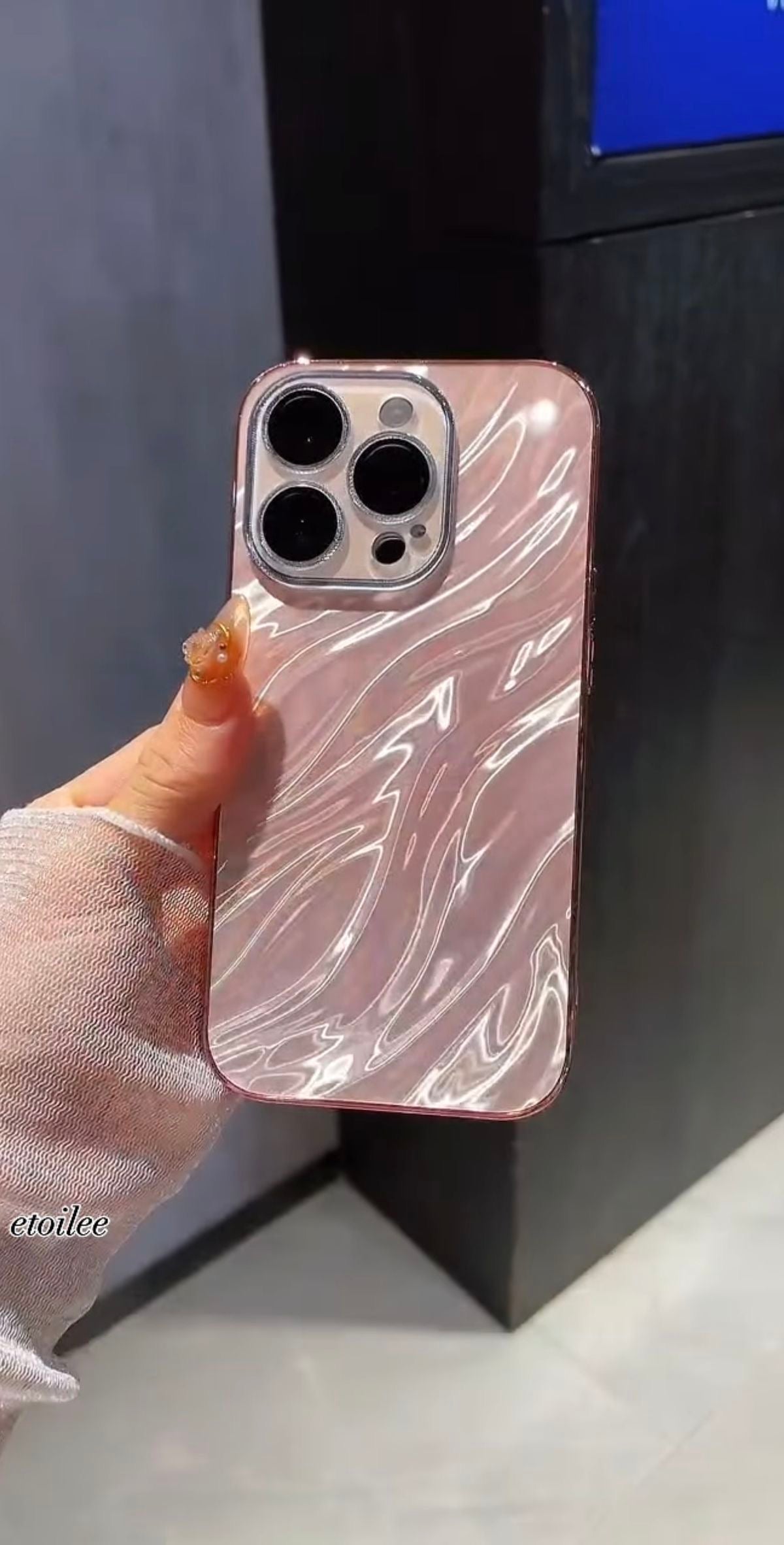 Water wave pattern mobile case